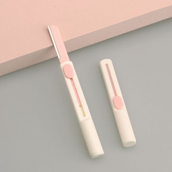 Picture of Mini eyebrow scraper beauty tool