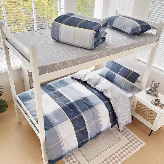 Picture of Three piece bedding set